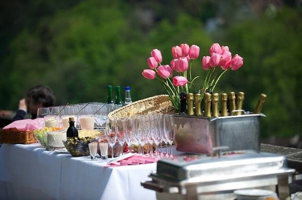 Comment organiser un service de restauration mobile pour votre événement : des conseils pour offrir une expérience alimentaire unique et pratique pour vos participants