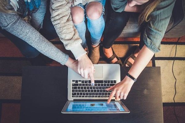 Quels sont les canaux et les supports de communication à privilégier pour son événement ?